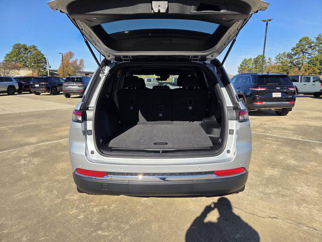 new 2025 Jeep Grand Cherokee car, priced at $40,800