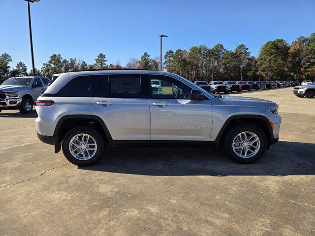 new 2025 Jeep Grand Cherokee car, priced at $40,800