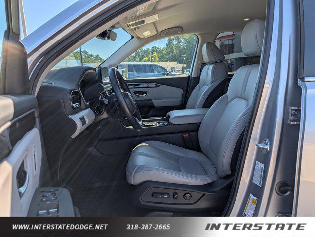 used 2025 Honda Pilot car, priced at $34,048