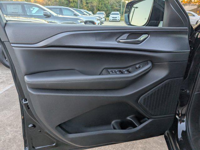 new 2025 Jeep Grand Cherokee car, priced at $44,655