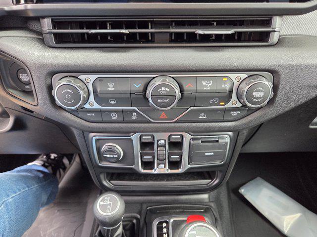 new 2025 Jeep Gladiator car, priced at $46,610