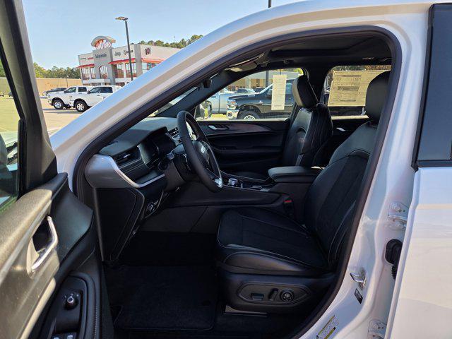 new 2025 Jeep Grand Cherokee car, priced at $44,560