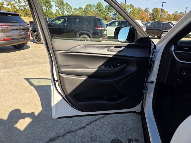 new 2025 Jeep Grand Cherokee car, priced at $44,560