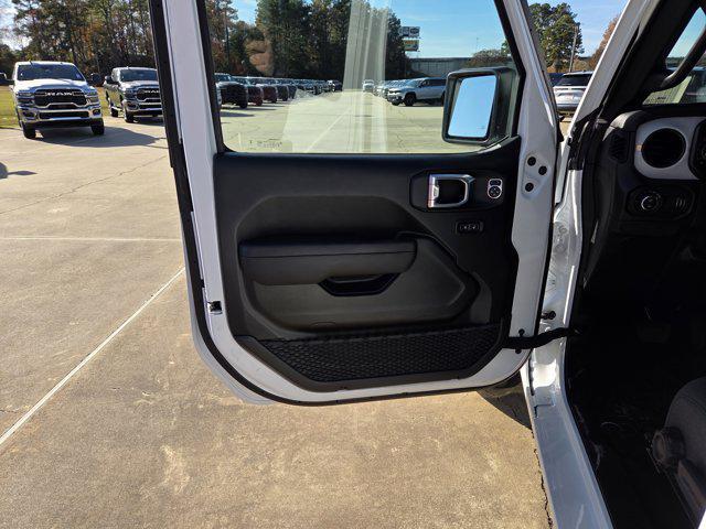 new 2025 Jeep Gladiator car, priced at $46,015