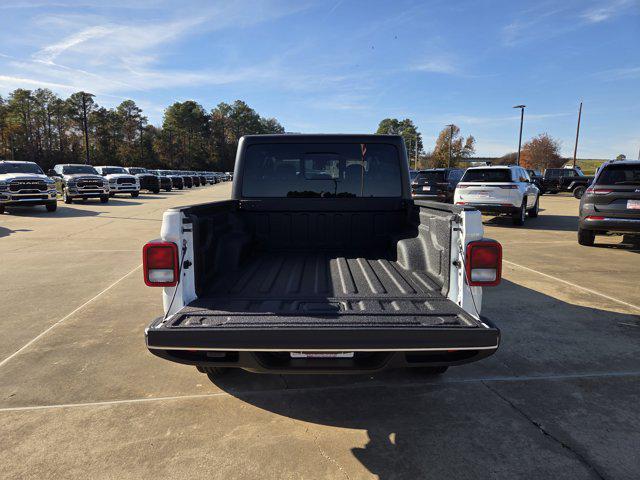 new 2025 Jeep Gladiator car, priced at $46,015