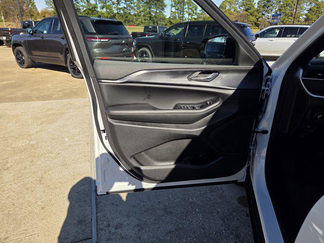 new 2025 Jeep Grand Cherokee L car, priced at $46,060