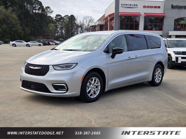 used 2024 Chrysler Pacifica car, priced at $31,038