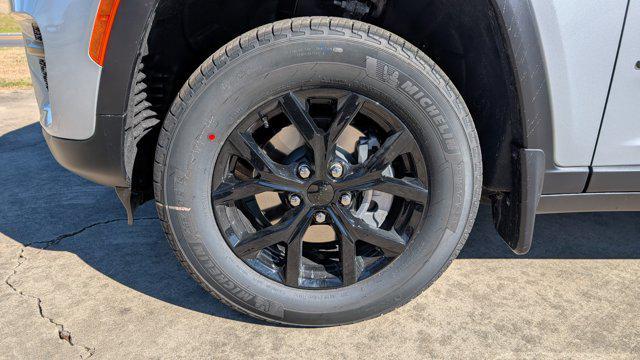 new 2025 Jeep Grand Cherokee car, priced at $45,755