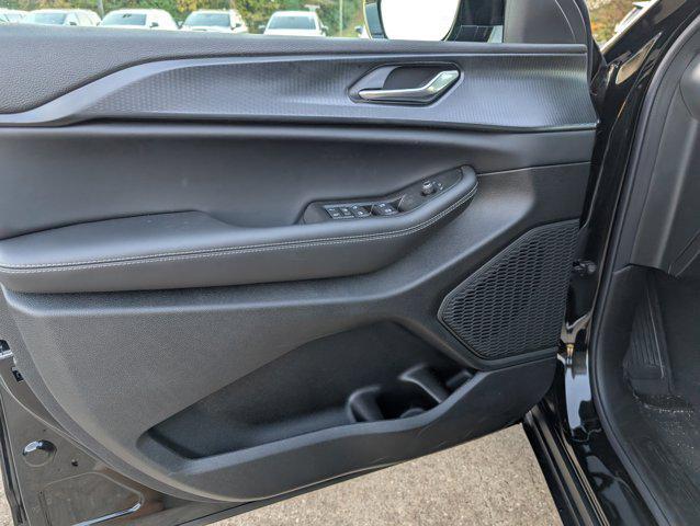 new 2025 Jeep Grand Cherokee car, priced at $45,155