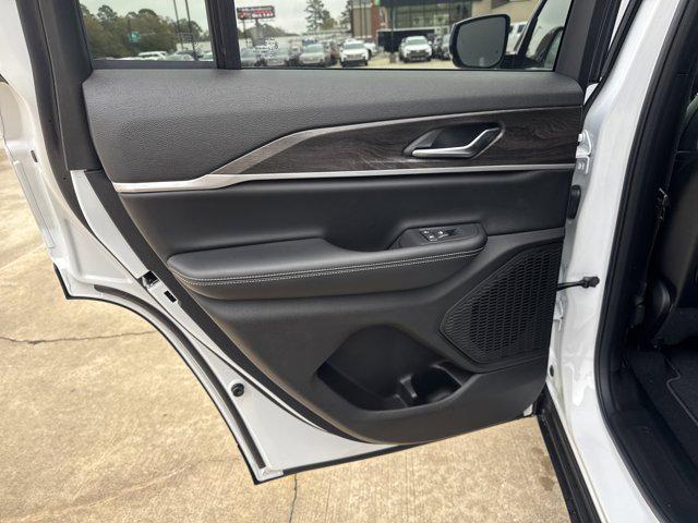 new 2025 Jeep Grand Cherokee car, priced at $48,050