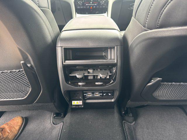 new 2025 Jeep Grand Cherokee car, priced at $48,050