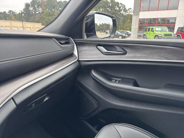 new 2025 Jeep Grand Cherokee car, priced at $48,050