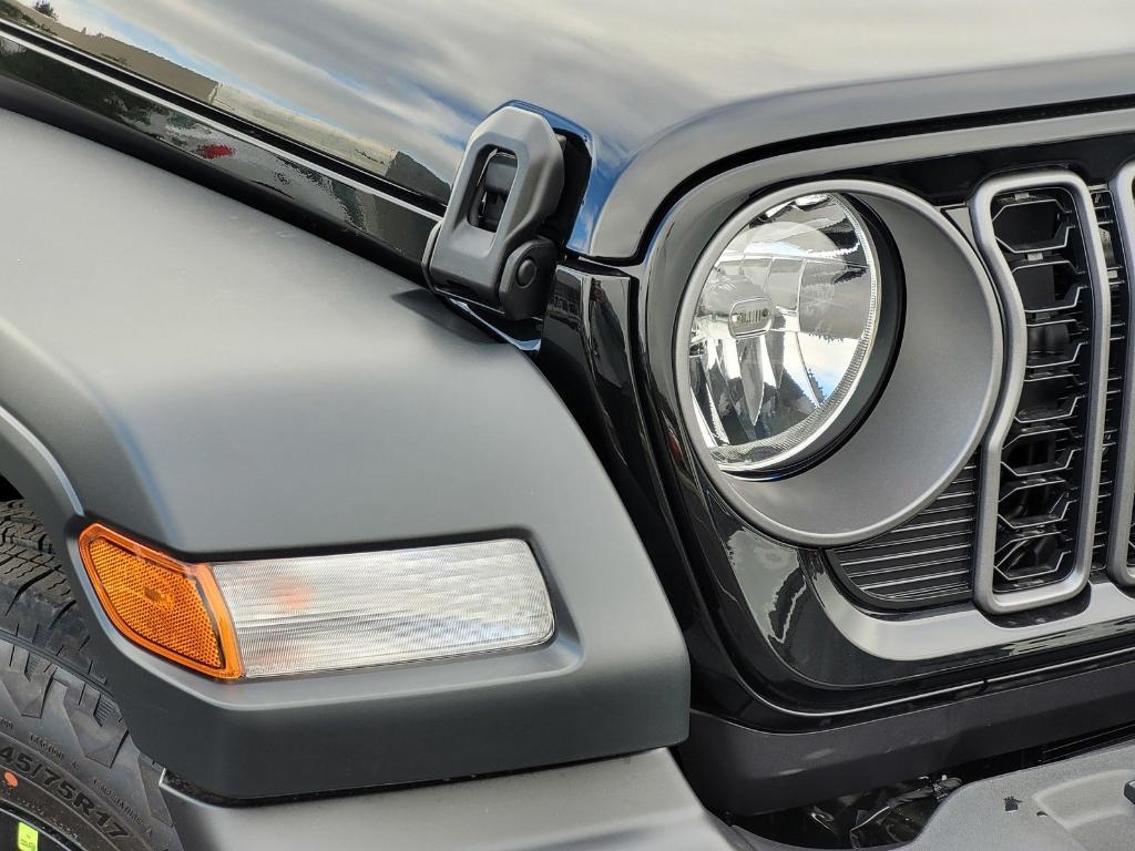 new 2026 Jeep Wrangler car, priced at $43,221