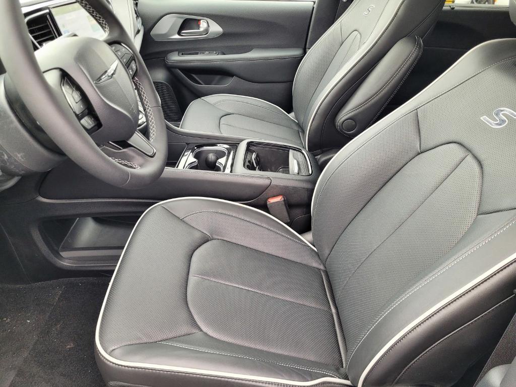 new 2026 Chrysler Pacifica car, priced at $52,281