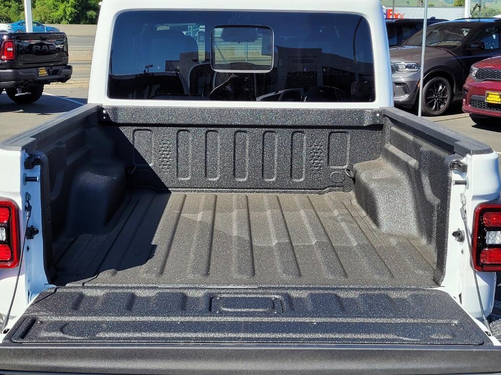 new 2026 Jeep Gladiator car, priced at $52,590