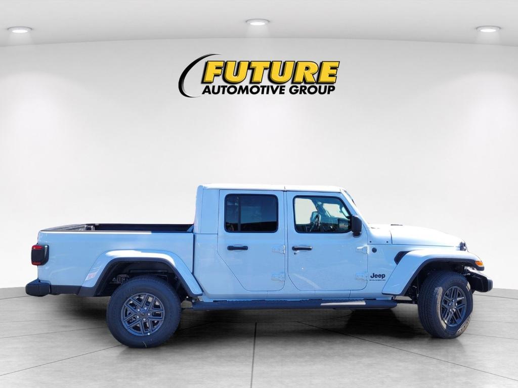 new 2026 Jeep Gladiator car, priced at $52,590