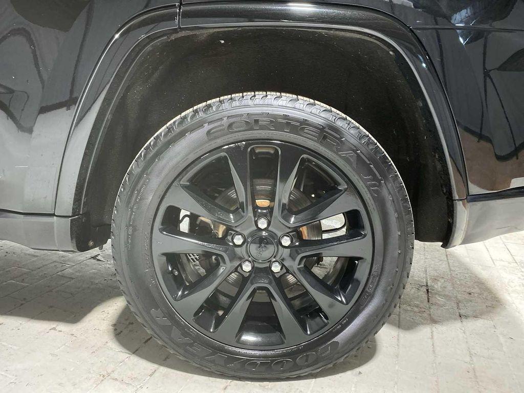 used 2017 Jeep Grand Cherokee car, priced at $11,580