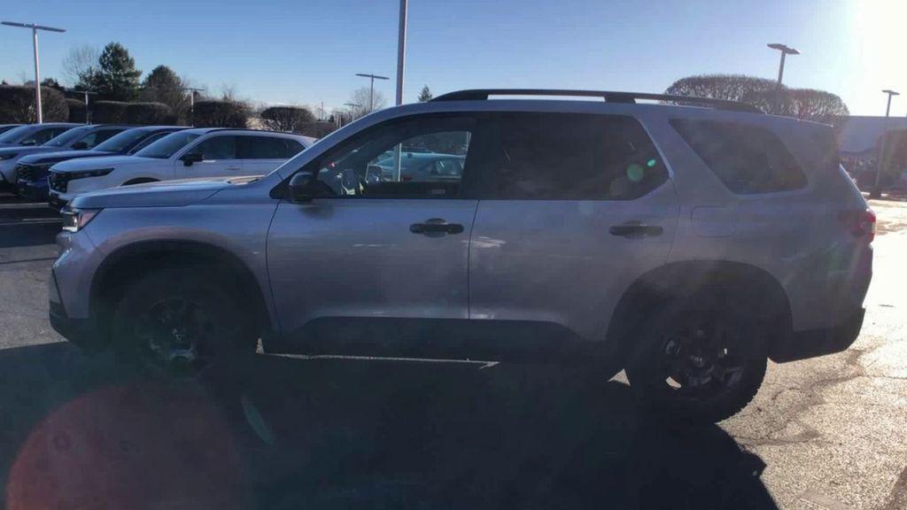 new 2025 Honda Pilot car, priced at $50,895