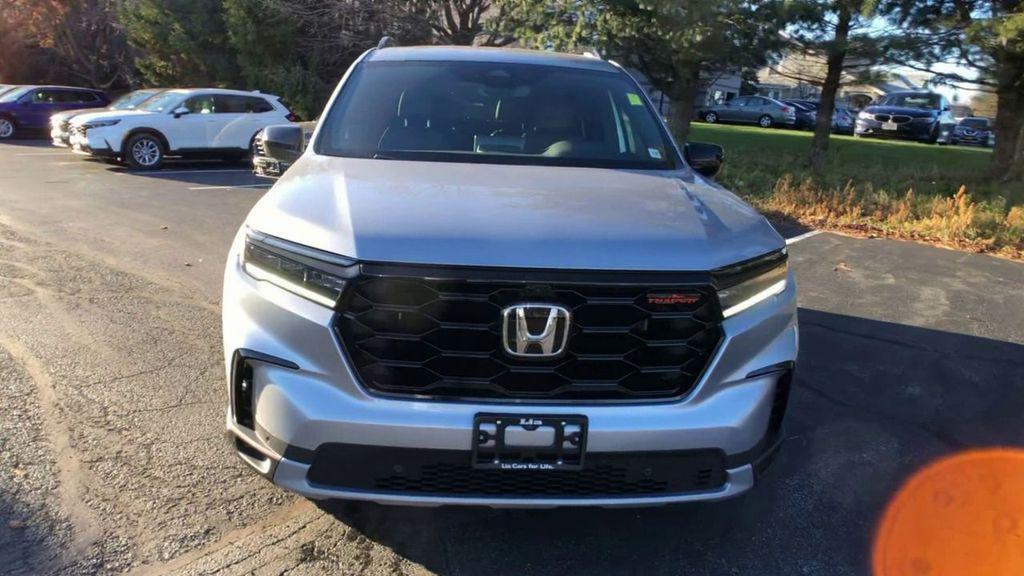 new 2025 Honda Pilot car, priced at $50,895