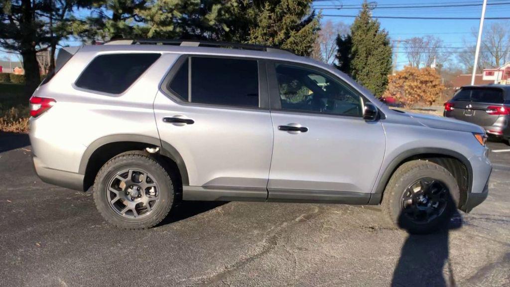 new 2025 Honda Pilot car, priced at $50,895