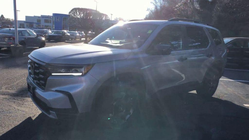 new 2025 Honda Pilot car, priced at $50,895