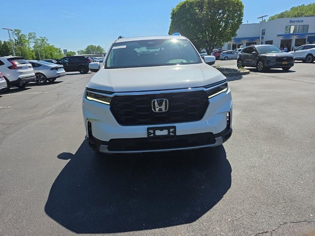 used 2025 Honda Pilot car, priced at $49,995