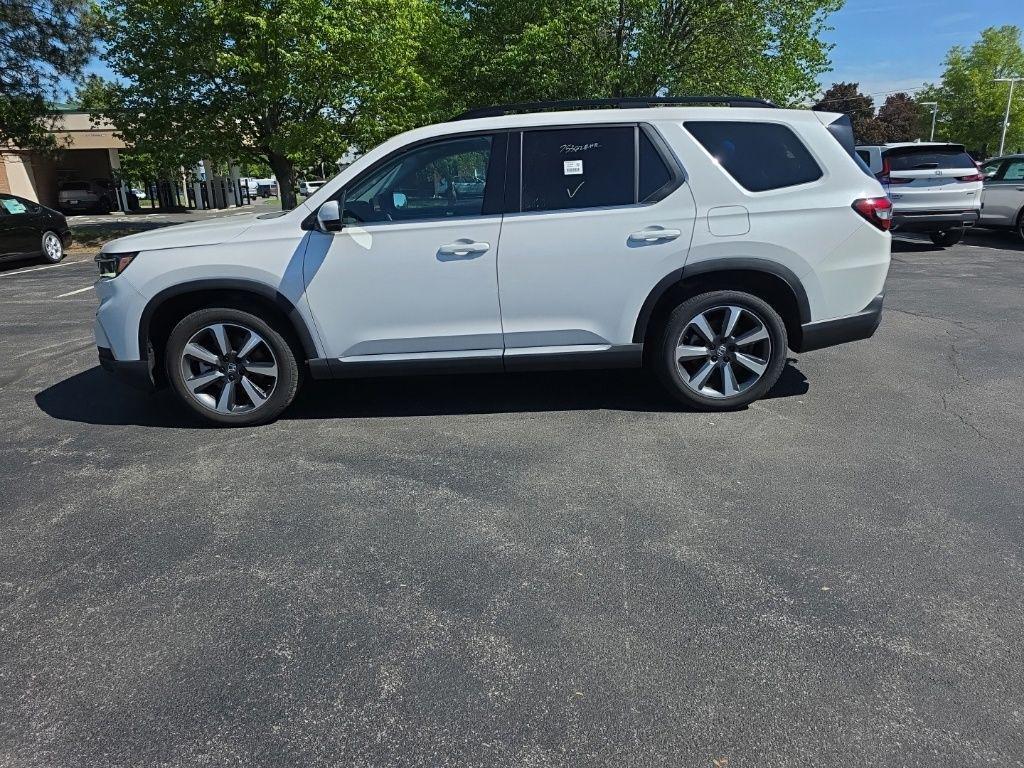 used 2025 Honda Pilot car, priced at $49,995
