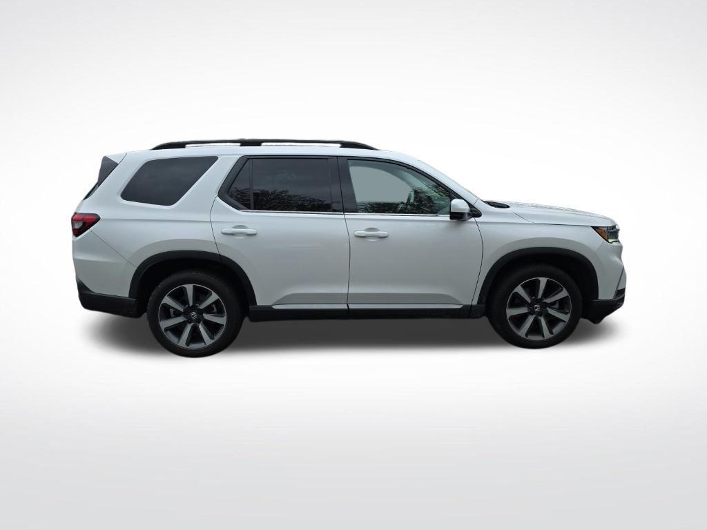used 2024 Honda Pilot car, priced at $42,995