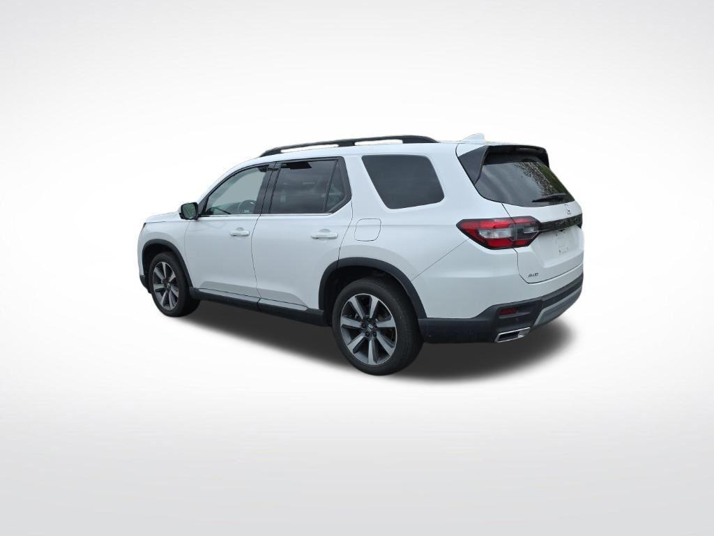 used 2024 Honda Pilot car, priced at $42,995