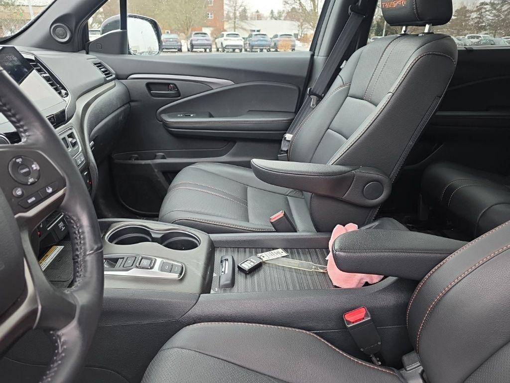 used 2023 Honda Passport car, priced at $33,495