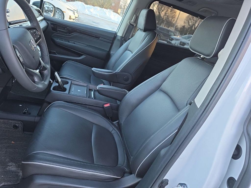 used 2025 Honda Odyssey car, priced at $40,895