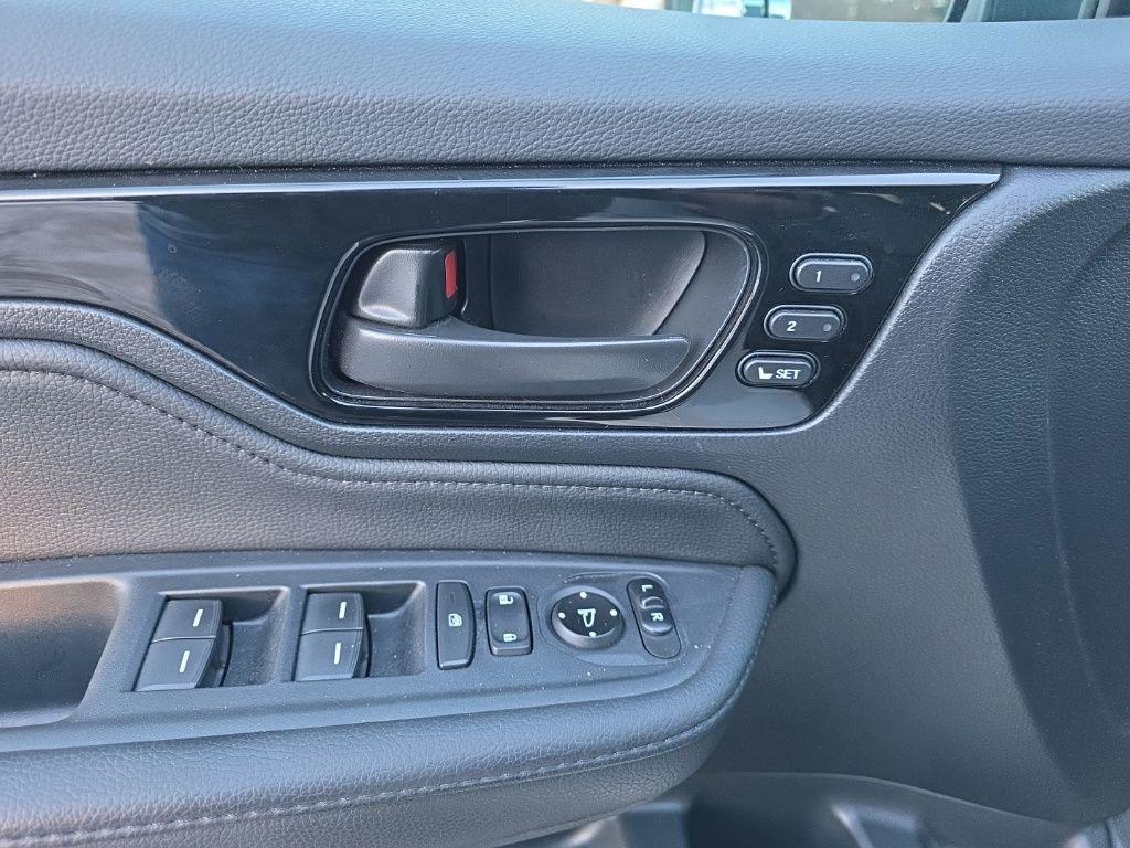 used 2025 Honda Odyssey car, priced at $40,895