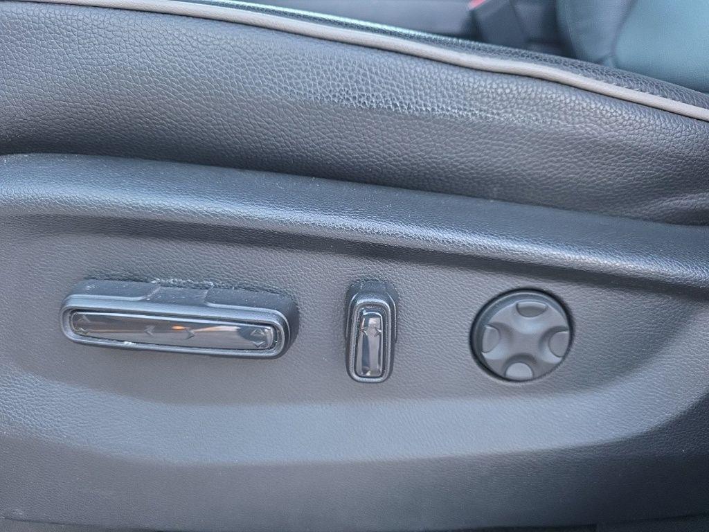 used 2025 Honda Odyssey car, priced at $40,895