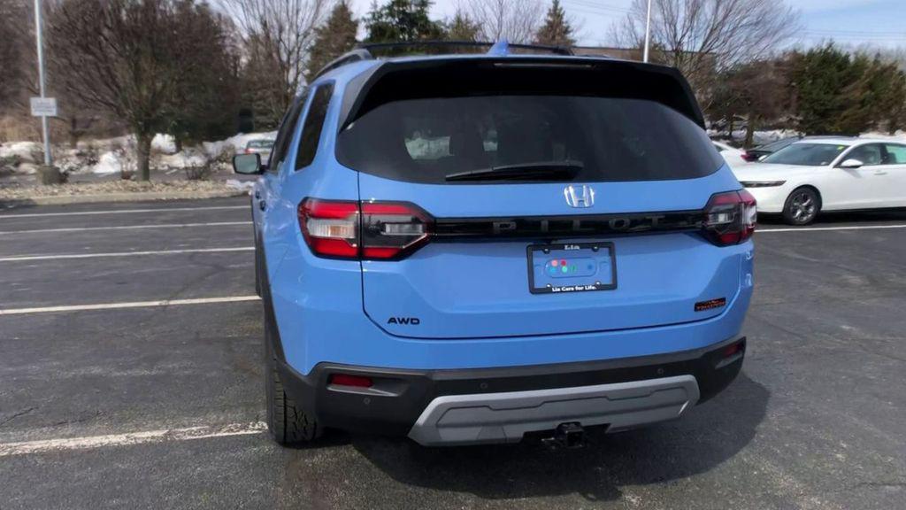 new 2025 Honda Pilot car, priced at $51,350