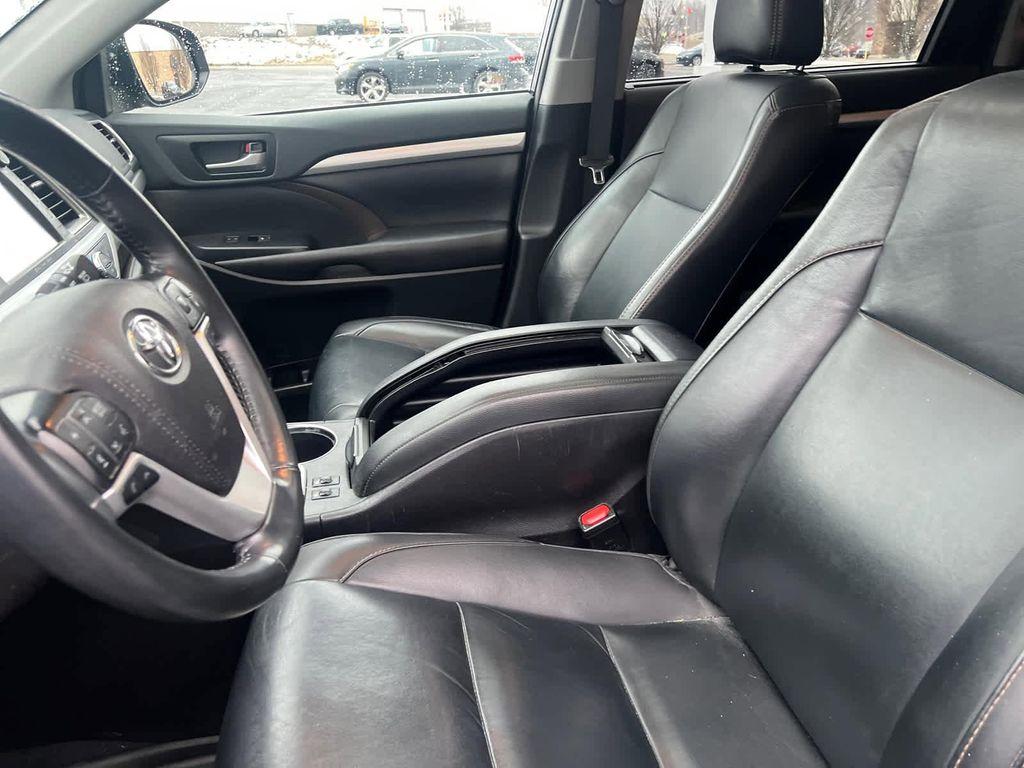 used 2019 Toyota Highlander car, priced at $18,448