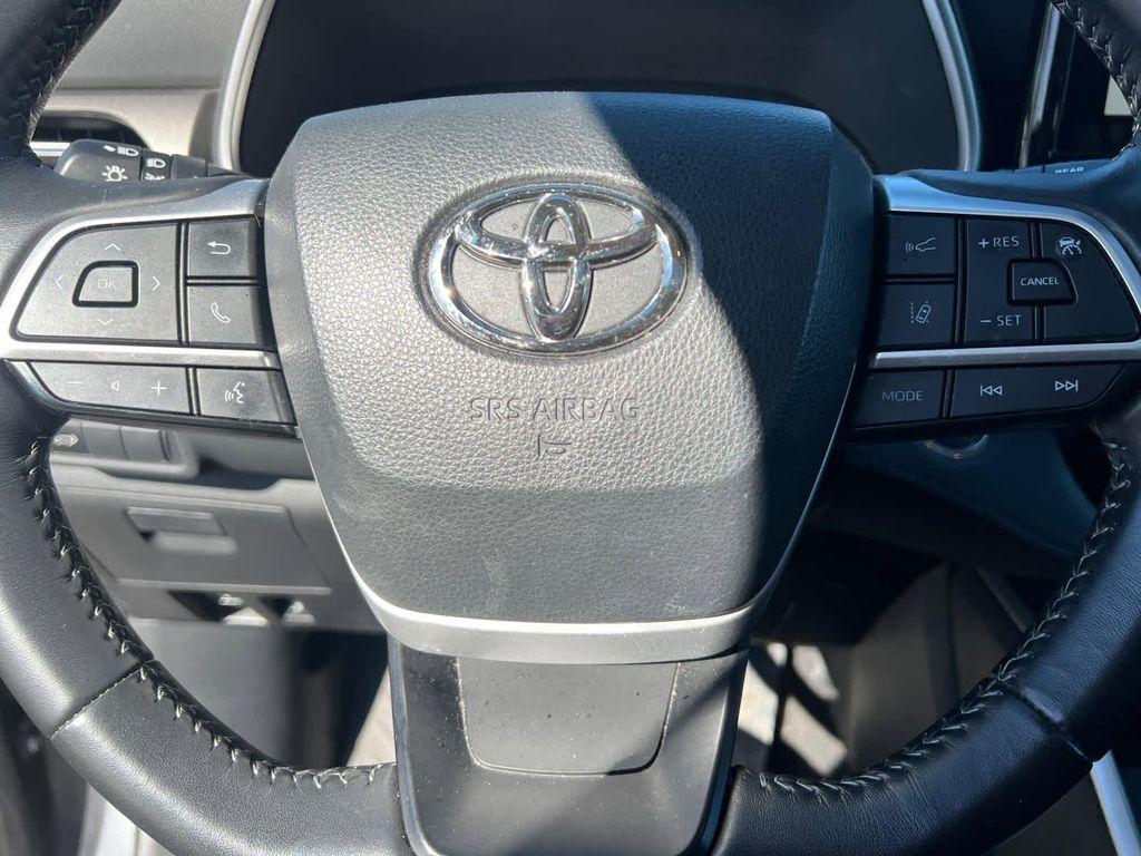 used 2023 Toyota Highlander Hybrid car, priced at $38,992