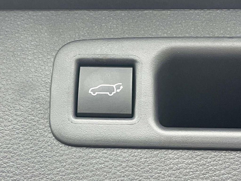 new 2026 Toyota Highlander Hybrid car, priced at $57,877