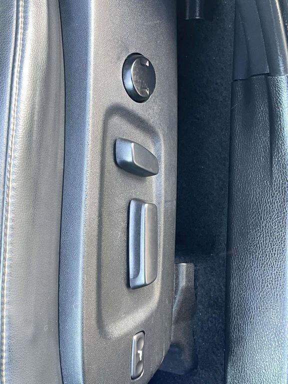 used 2019 Toyota Highlander Hybrid car, priced at $25,156