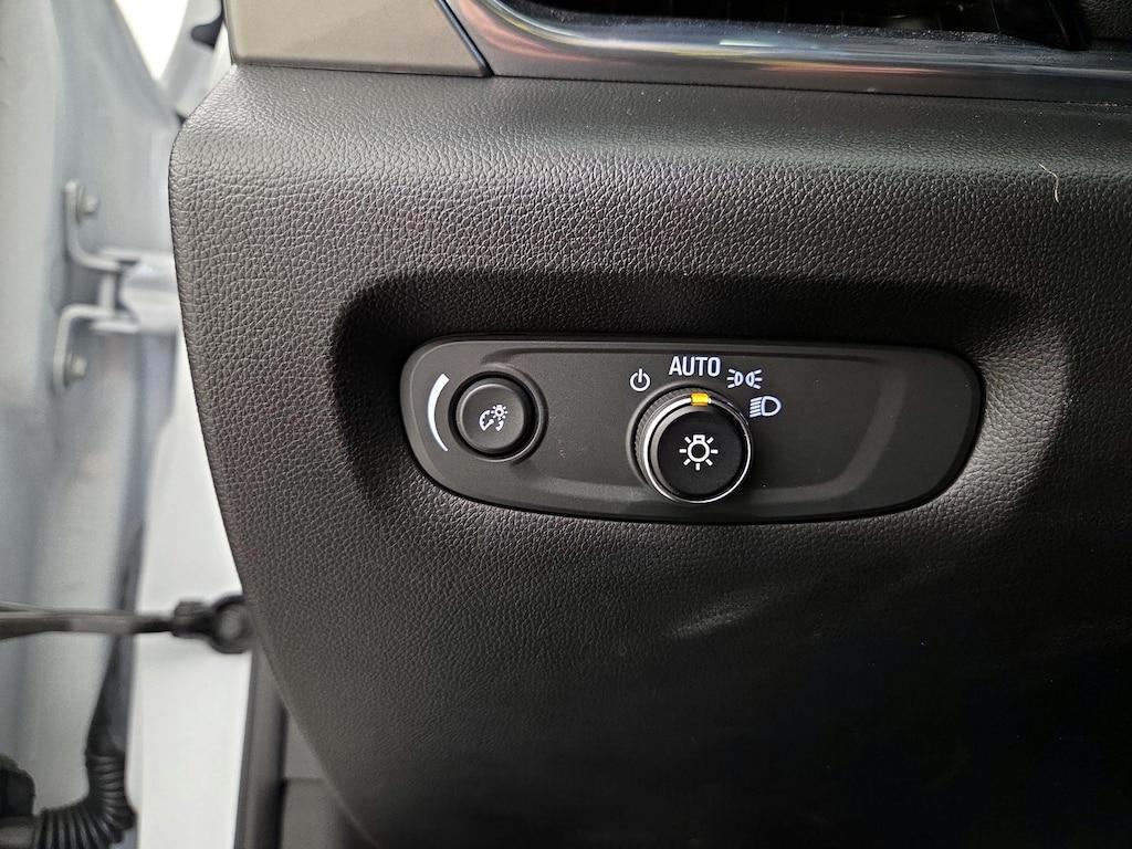 used 2023 Chevrolet Traverse car, priced at $29,998