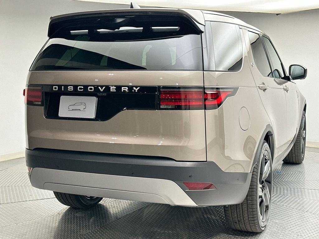 new 2026 Land Rover Discovery car, priced at $68,626