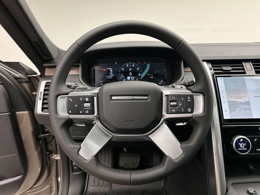 new 2026 Land Rover Discovery car, priced at $68,626