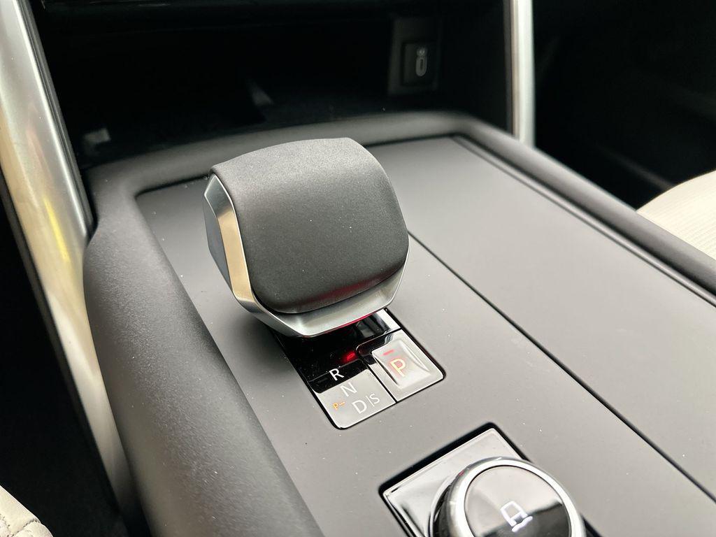 new 2026 Land Rover Discovery car, priced at $67,500