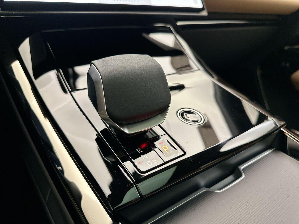 new 2025 Land Rover Range Rover Sport car, priced at $92,184