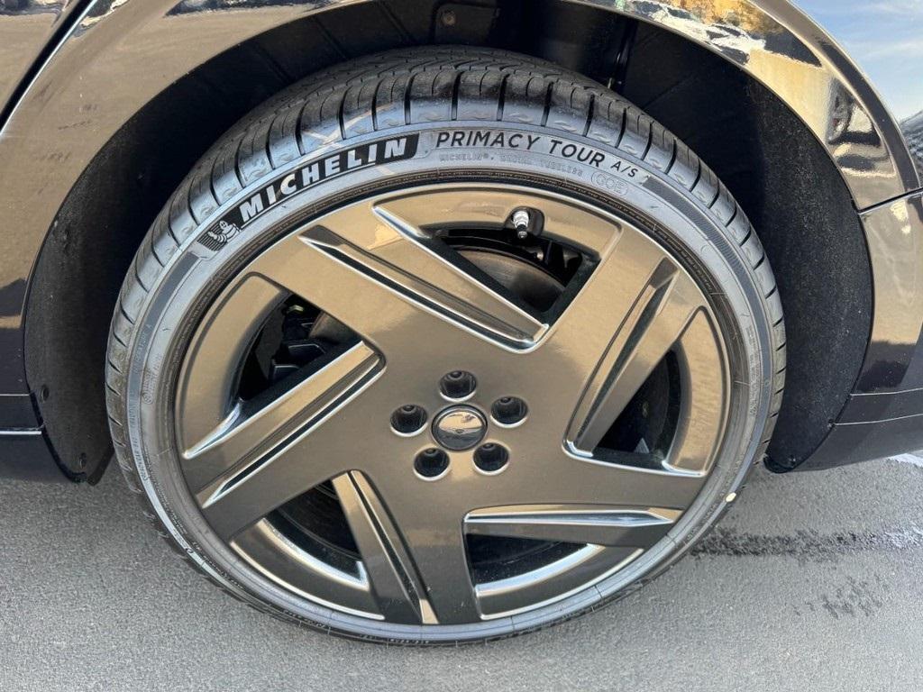 new 2026 Genesis G90 car, priced at $103,160