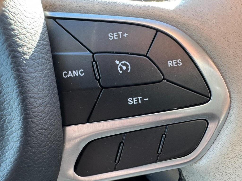 used 2019 Chrysler Pacifica car, priced at $12,915