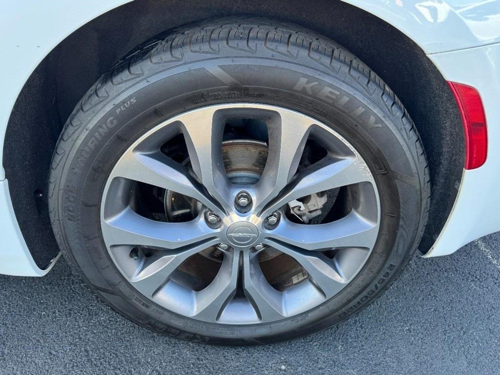 used 2019 Chrysler Pacifica car, priced at $12,915