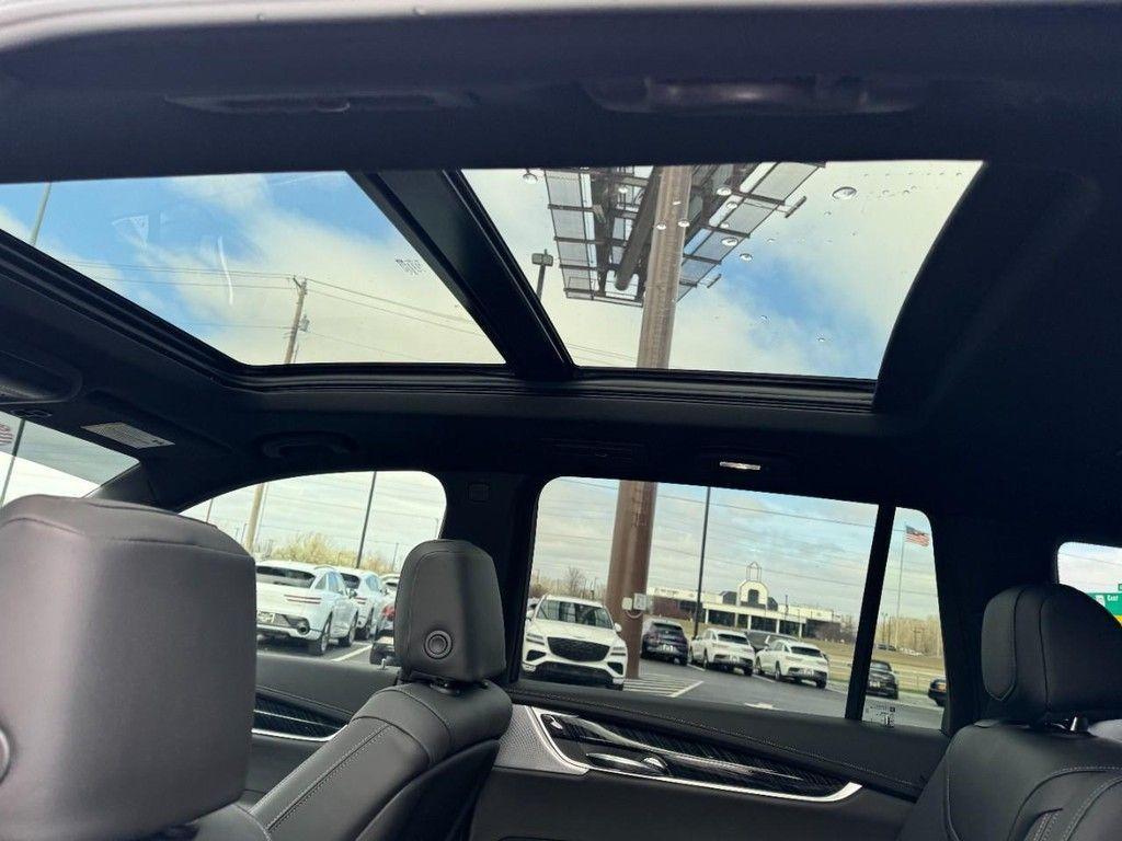 used 2024 Cadillac XT6 car, priced at $40,837