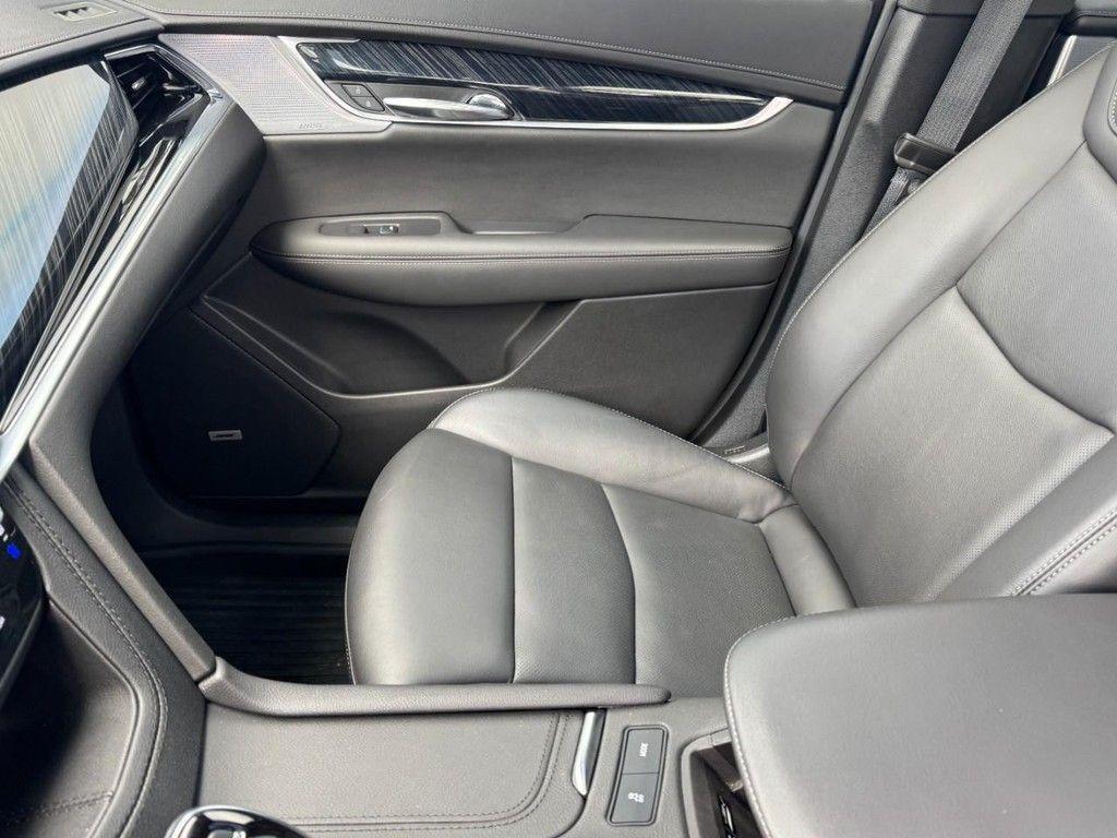 used 2024 Cadillac XT6 car, priced at $40,837