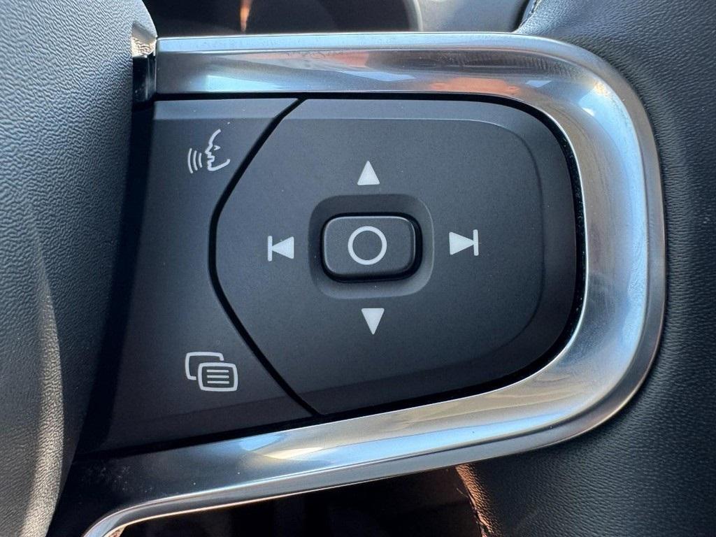 used 2022 Volvo XC40 car, priced at $25,994