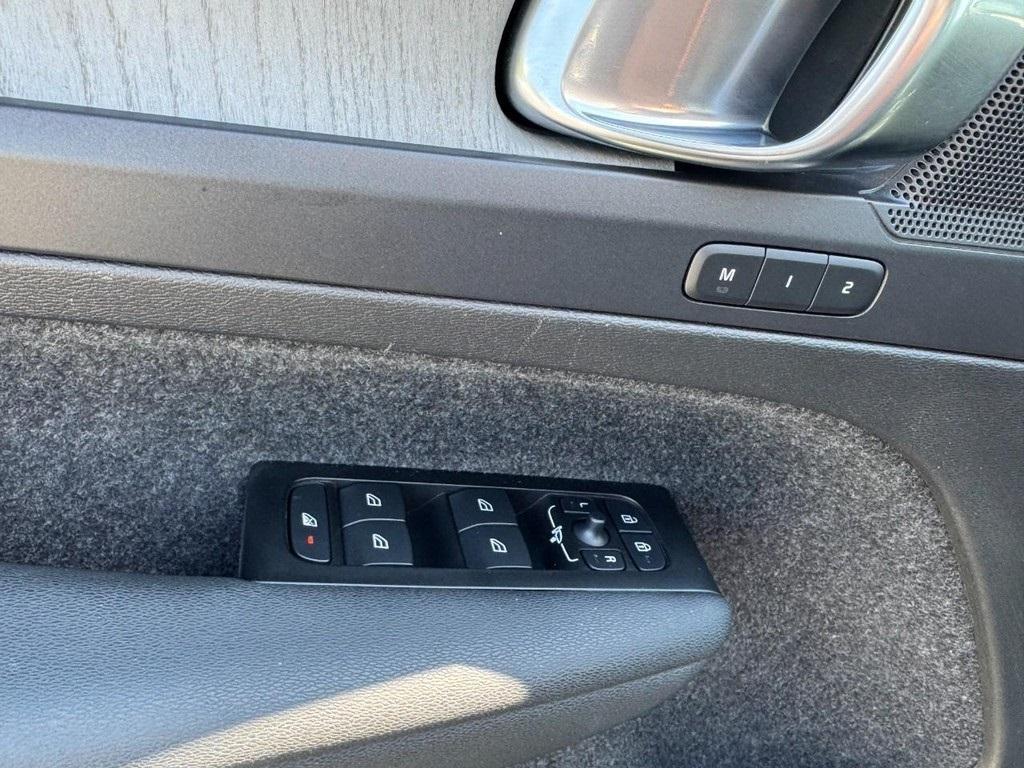 used 2022 Volvo XC40 car, priced at $25,994